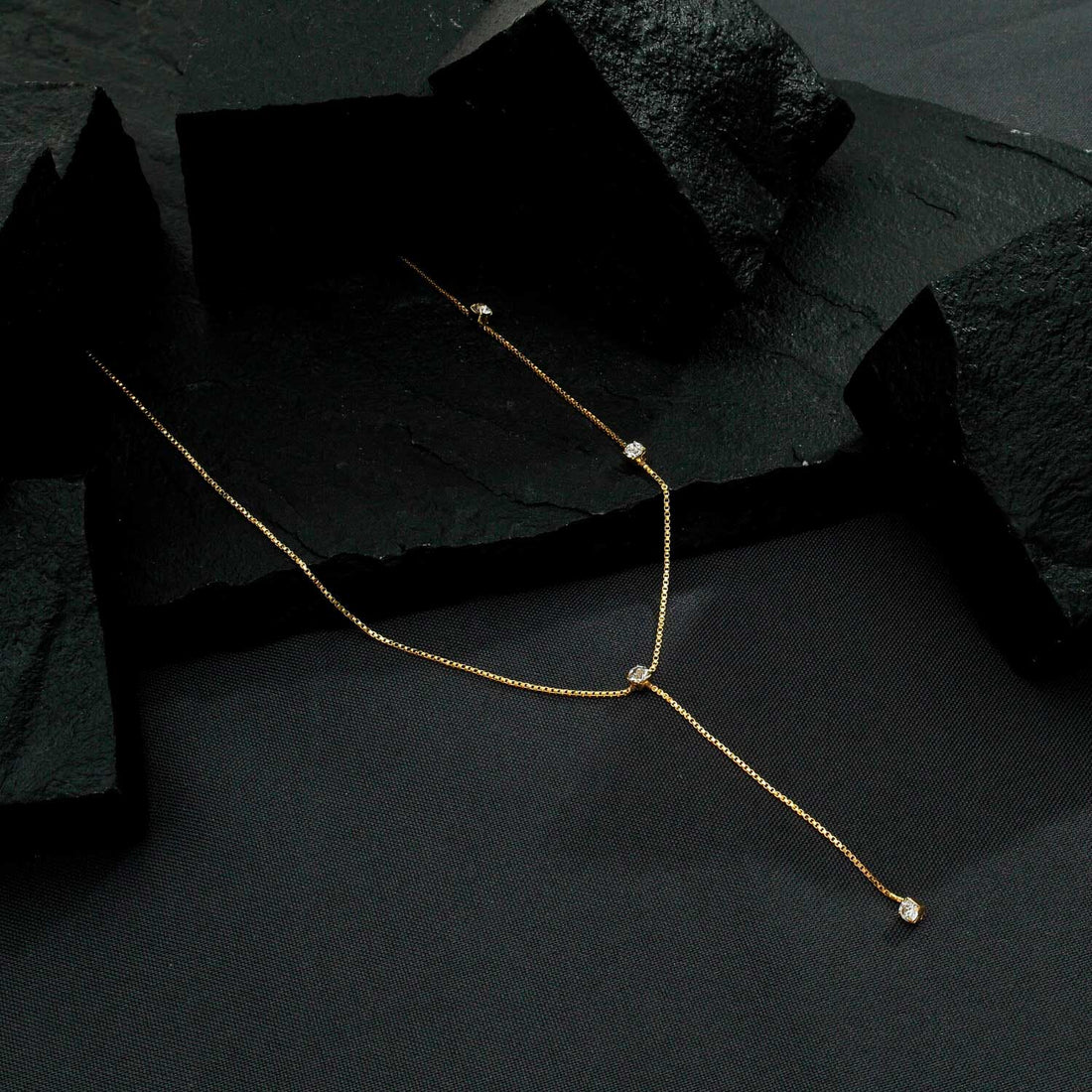 Colar Dourado Gravatinha com Pontos de Luz em Zircônia - Galeria
