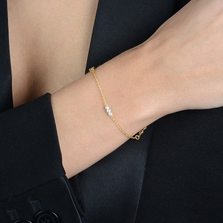 Pulseira Dourada de Pérolas com Ponto de Luz - Galeria