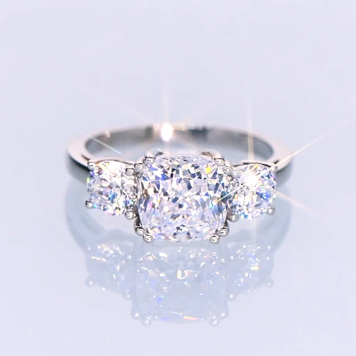 925 Sterling Silver Anel de Noivado, Três Pedra, Luxo, Corte Almofada, 3.5CTW Moissanite Promise Band para Mulheres, Jóias