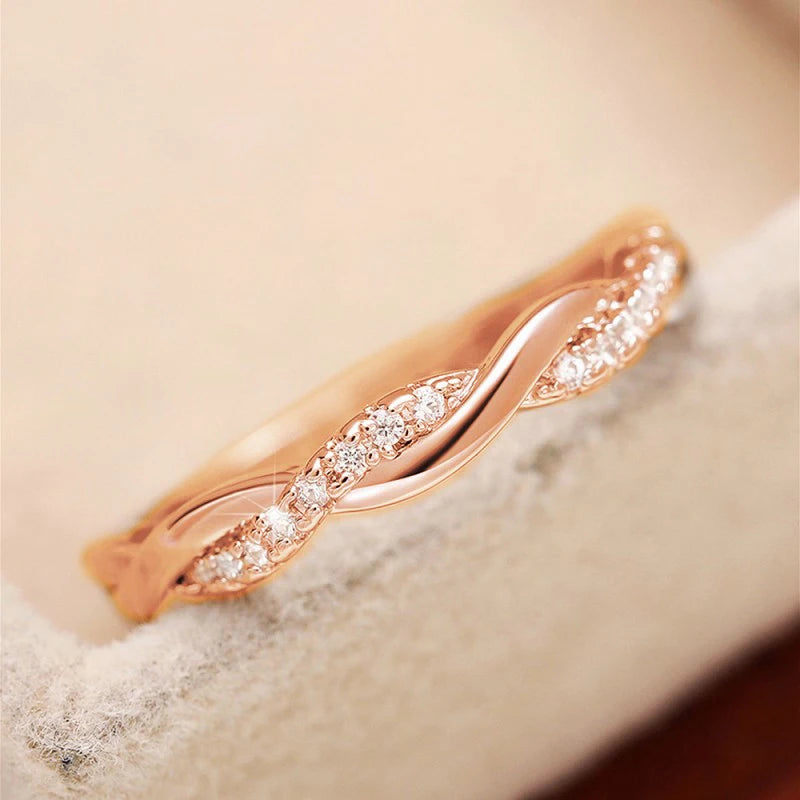 Huitan anéis de torção clássicos e simples para mulheres, 3 cores de metal, acessórios requintados para dedos femininos, uso diário, joias versáteis