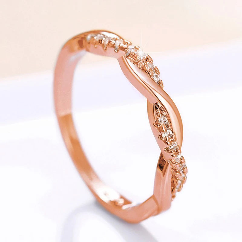 Huitan anéis de torção clássicos e simples para mulheres, 3 cores de metal, acessórios requintados para dedos femininos, uso diário, joias versáteis