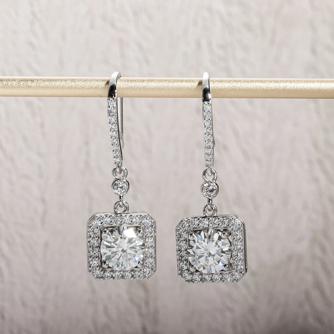 Elegância Vieja - Brincos de Moissanite Dourados em Prata 925