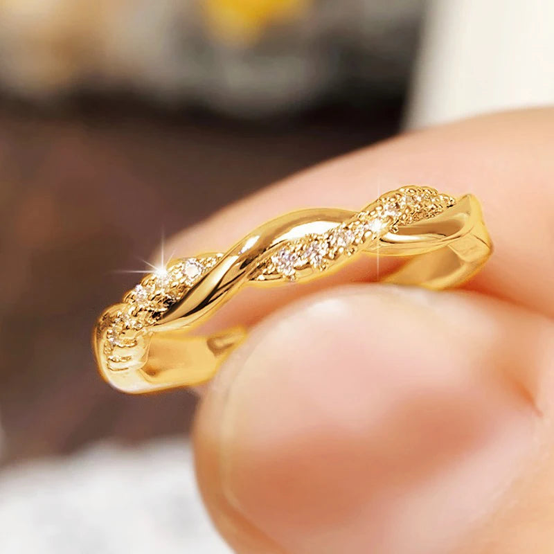 Huitan anéis de torção clássicos e simples para mulheres, 3 cores de metal, acessórios requintados para dedos femininos, uso diário, joias versáteis