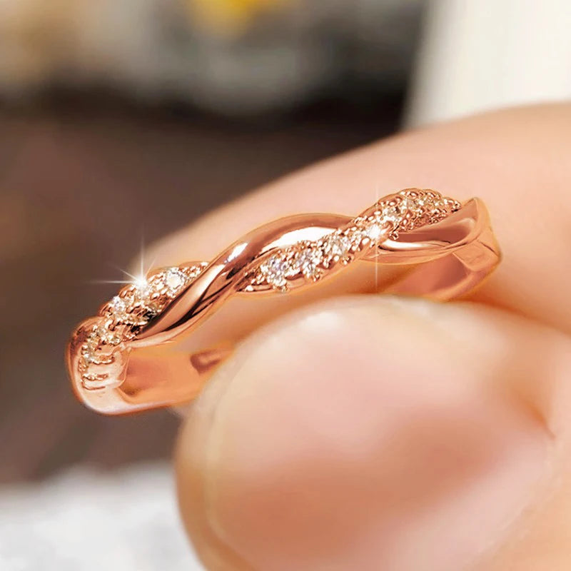 Huitan anéis de torção clássicos e simples para mulheres, 3 cores de metal, acessórios requintados para dedos femininos, uso diário, joias versáteis