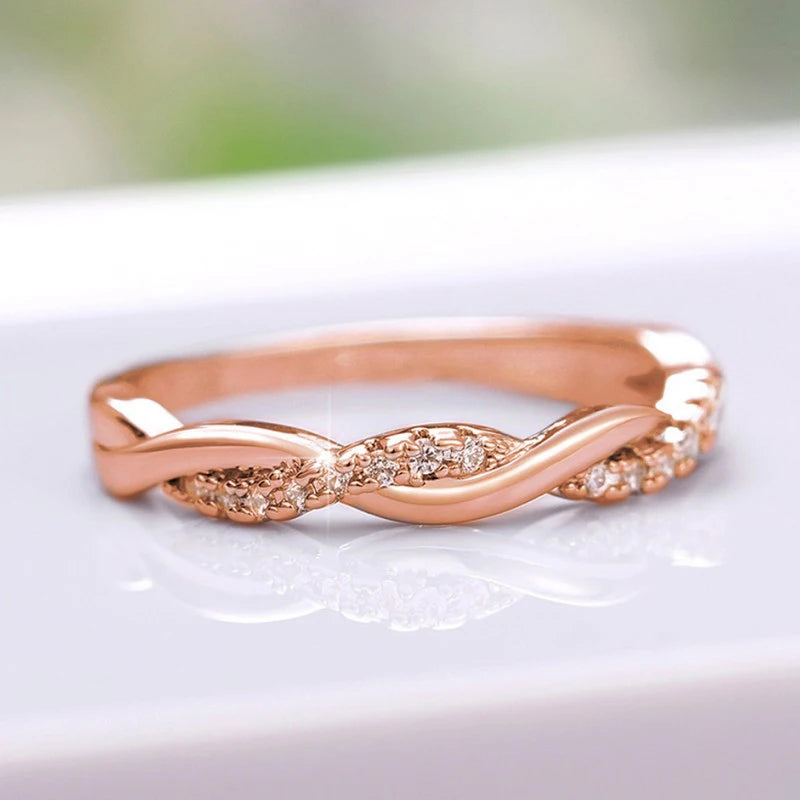 Huitan anéis de torção clássicos e simples para mulheres, 3 cores de metal, acessórios requintados para dedos femininos, uso diário, joias versáteis