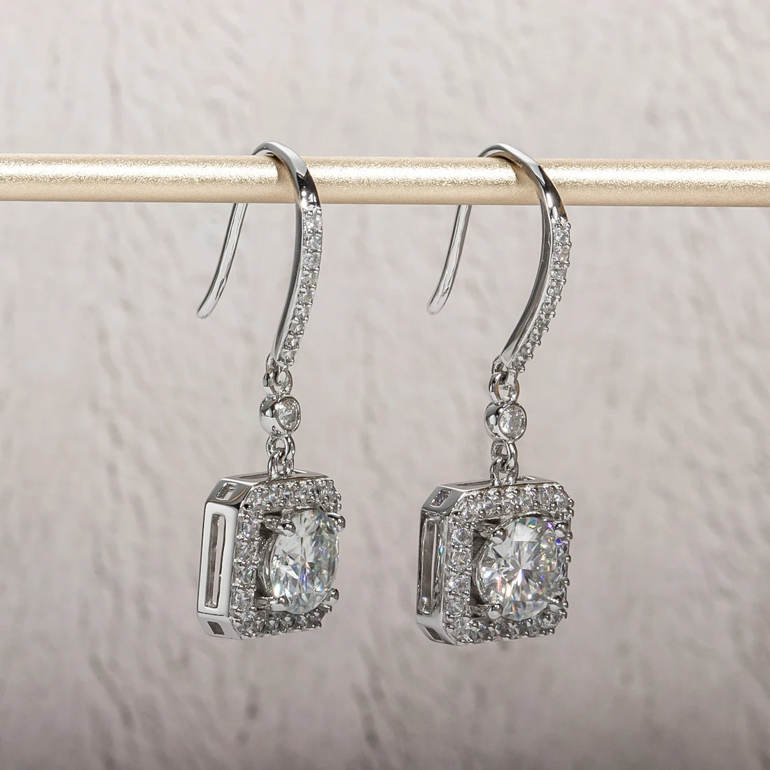 Elegância Vieja - Brincos de Moissanite Dourados em Prata 925