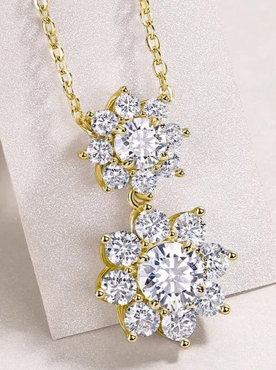 Colar com pingente de moissanite floral duplo de 3,6 quilates – prata S925 banhada a ouro 18K, elegância em flor, perfeito para momentos preciados