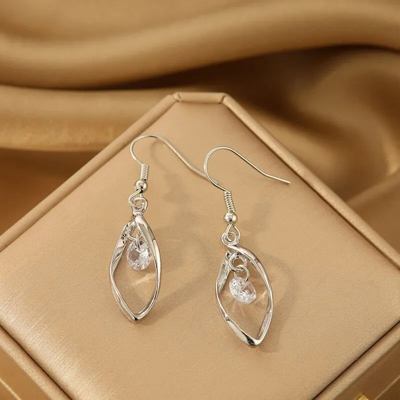 Conjunto colar e brincos para senhoras, cor fria, diamante de vidro torcido pelo vento com corrente Veneza, imitação de joias, branco e dourado, 3 unid