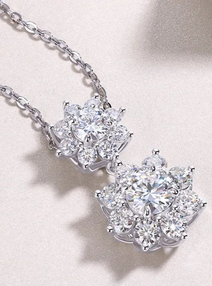 Colar com pingente de moissanite floral duplo de 3,6 quilates – prata S925 banhada a ouro 18K, elegância em flor, perfeito para momentos preciados
