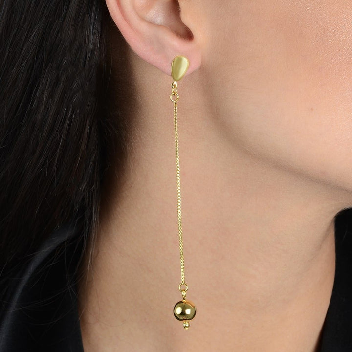 Brinco Dourado de Corrente com Bola - Galeria