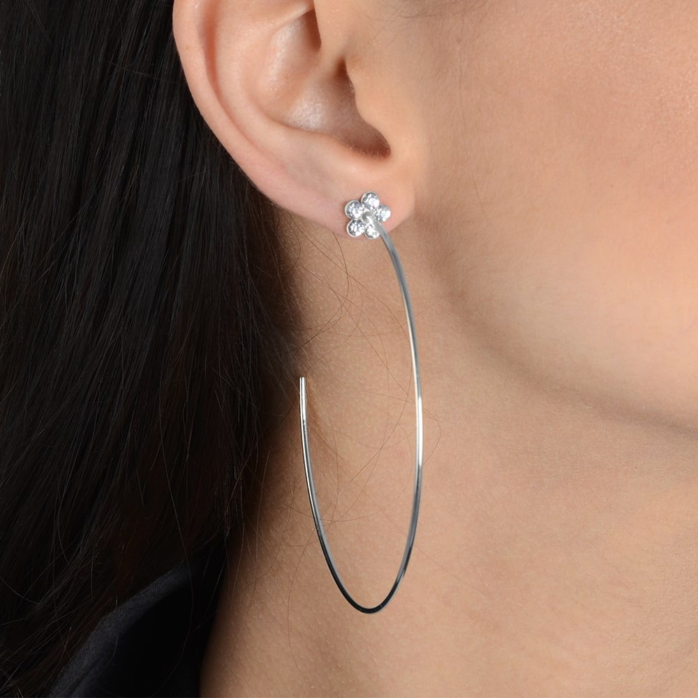 Brinco Prateado Grande de Argola com Detalhe de Flor em Strass - Galeria